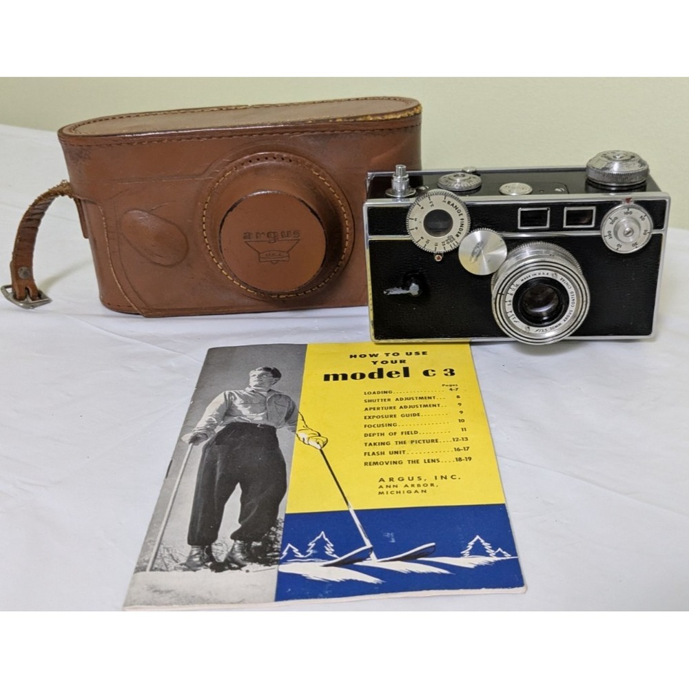 Vintage Argus C3 The Brick 35mm Rangefinder Film Camera 50mm f/3.5 w/Case & Man